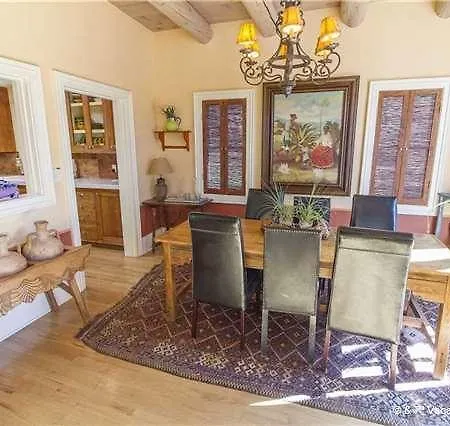 Burro Garden Two-bedroom Apartment *